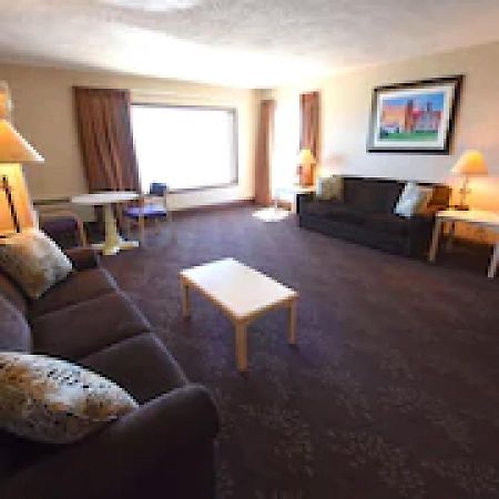 Bridge Vista Beach Hotel And Convention Center Mackinaw City Exteriör bild
