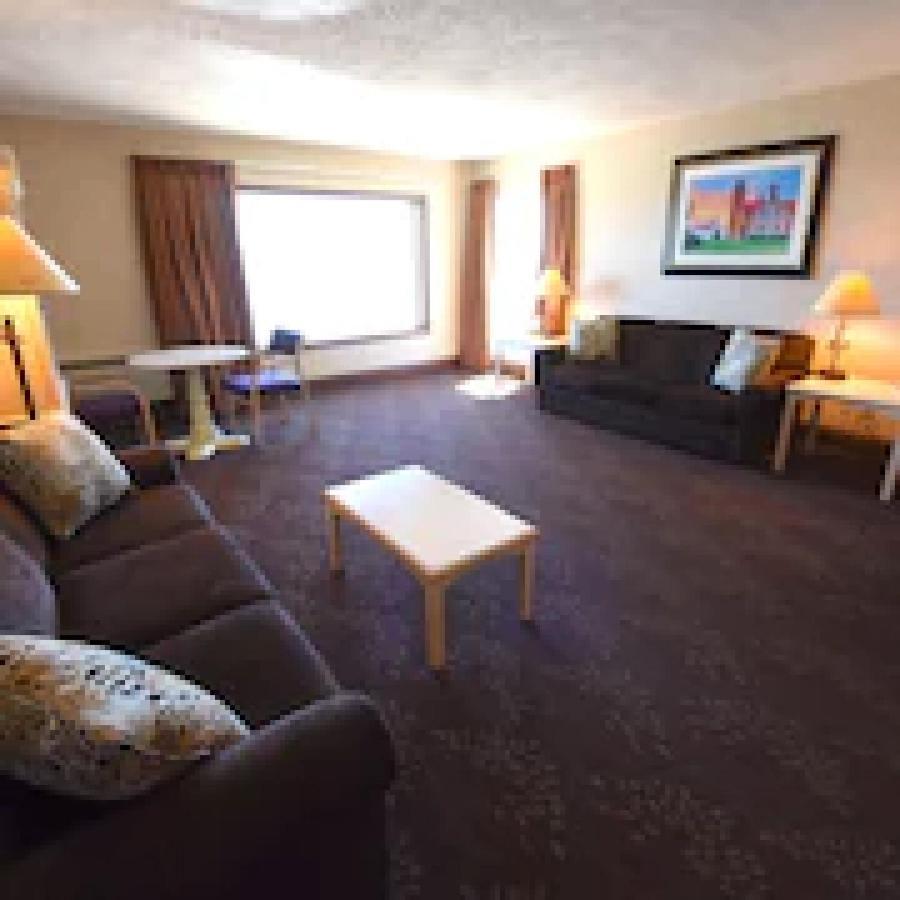 Bridge Vista Beach Hotel And Convention Center Mackinaw City Exteriör bild