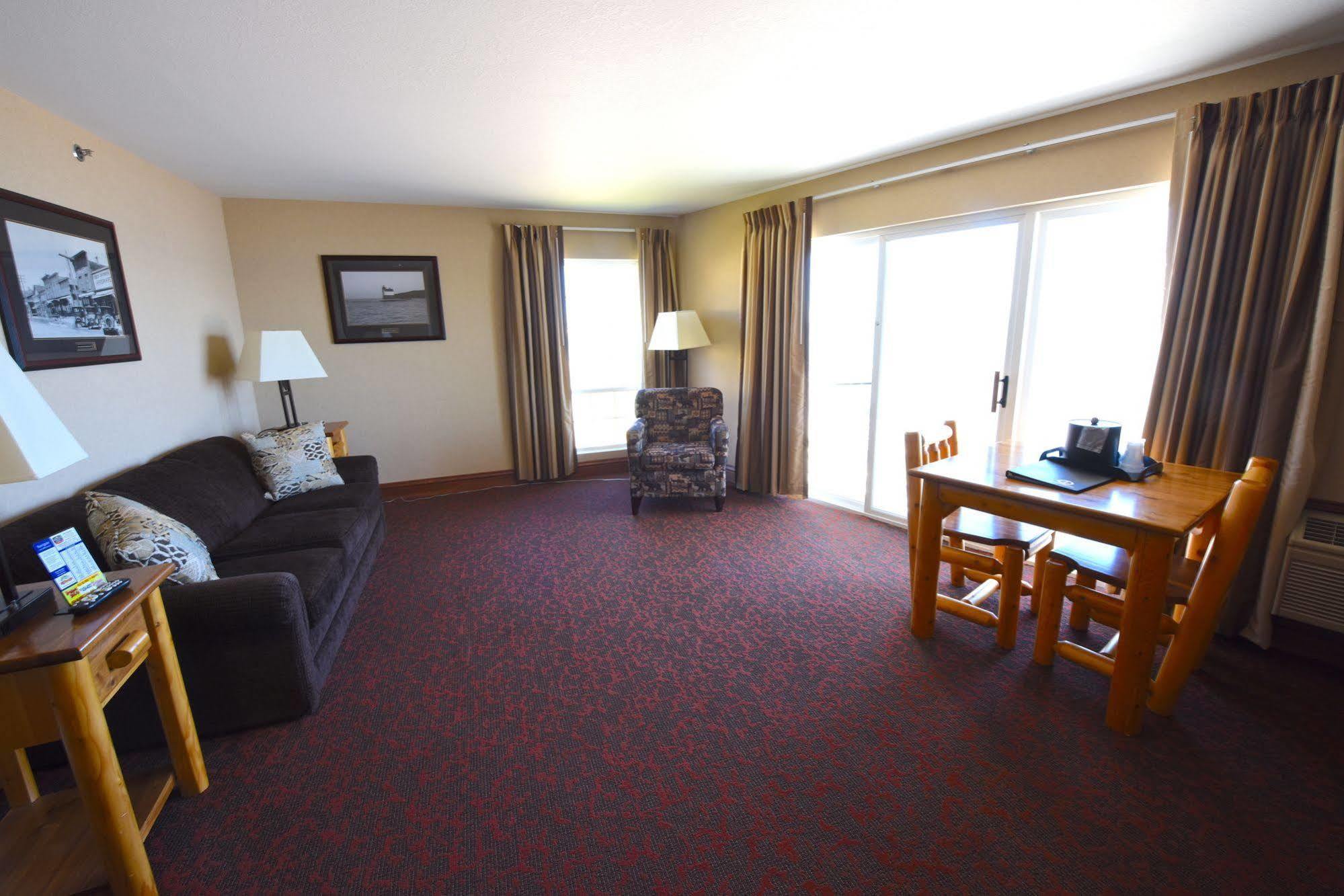 Bridge Vista Beach Hotel And Convention Center Mackinaw City Exteriör bild