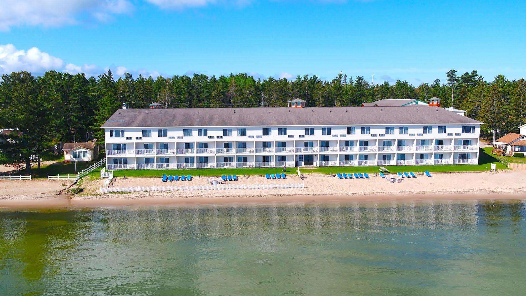Bridge Vista Beach Hotel And Convention Center Mackinaw City Exteriör bild